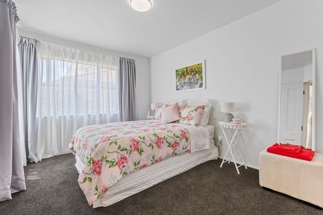Photo of property in 3b Kawaroa Close, New Plymouth, 4310