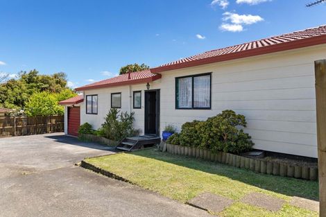 Photo of property in 2/11 Parramatta Place, Botany Downs, Auckland, 2010