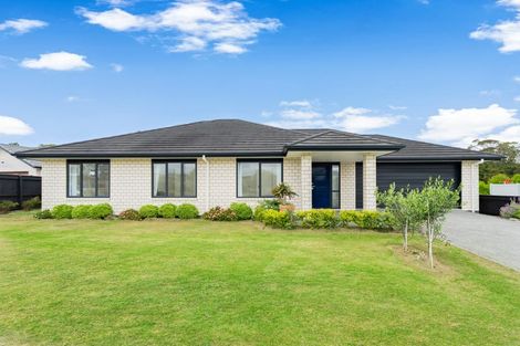 Photo of property in 23 Kahika Grove, Huapai, Kumeu, 0810