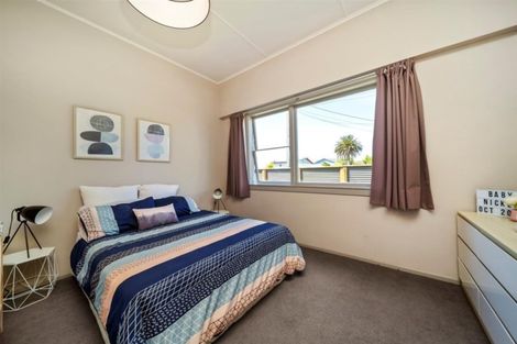 Photo of property in 37 Burns Street, Hawera, 4610