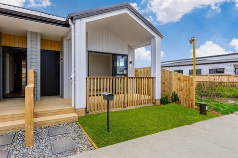 Photo of property in 14 Ihi Place, Karaka, 2578
