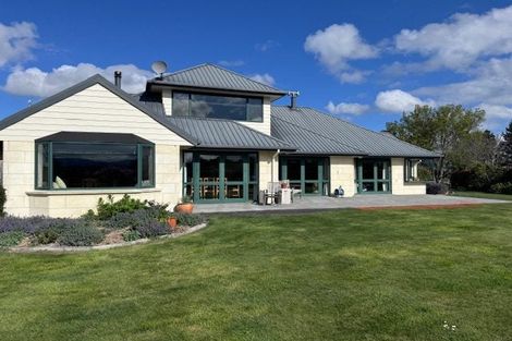 Photo of property in 132 Round Hill Road, Loburn, 7472