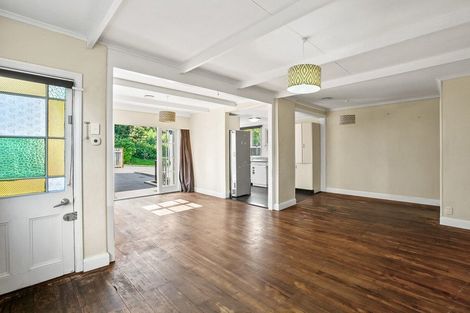 Photo of property in 8 Awanui Street, Merrilands, New Plymouth, 4312