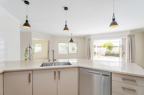 Photo of property in 20 Waitotara Way, Whitianga, 3510