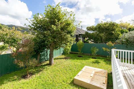 Photo of property in 21 Mexted Terrace, Tawa, Wellington, 5028