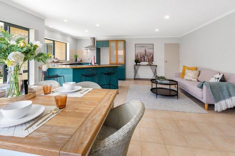 Photo of property in 8 Gilford Place, East Tamaki Heights, Auckland, 2016