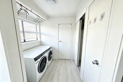 Photo of property in 52 West Harbour Drive, West Harbour, Auckland, 0618