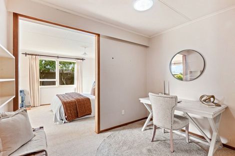 Photo of property in 82 Manu Crescent, Upper Vogeltown, New Plymouth, 4310