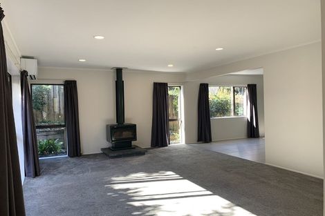 Photo of property in 2/20 Lagoon Way, West Harbour, Auckland, 0618