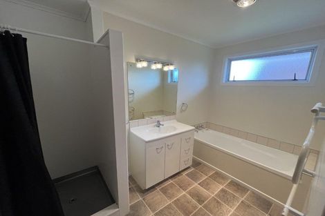 Photo of property in 11 Cumberland Street, Merrilands, New Plymouth, 4312