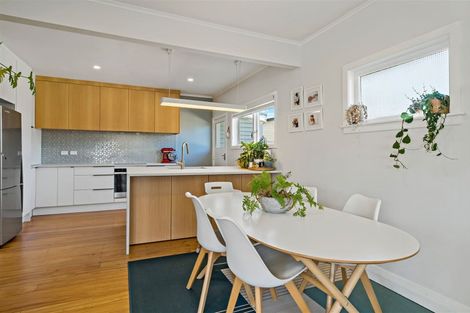 Photo of property in 17a Clinton Avenue, Te Atatu Peninsula, Auckland, 0610