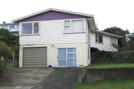 Photo of property in 10 Archbold Street, Newlands, Wellington, 6037