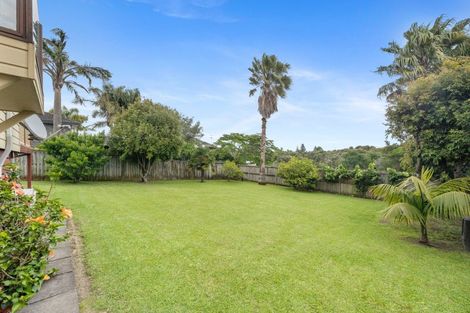 Photo of property in 18 Lochend Place, Highland Park, Auckland, 2010