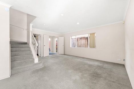 Photo of property in 42 Lilybank Crescent, East Tamaki, Auckland, 2013