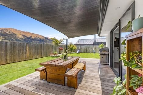 Photo of property in 9 Isthmus Place, Lake Hawea, Wanaka, 9382