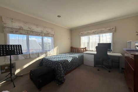 Photo of property in 129 Fernhill Way, Oteha, Auckland, 0632