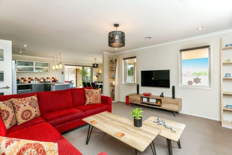 Photo of property in 86 Karamea Street, Whalers Gate, New Plymouth, 4310