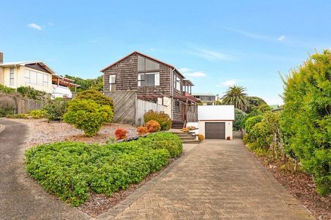 Photo of property in 10 Napier Grove, Waikanae Beach, Waikanae, 5036