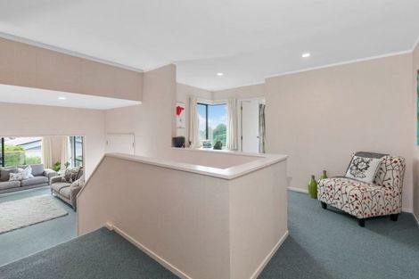 Photo of property in 19 Pannill Place, Oteha, Auckland, 0632