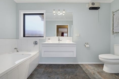 Photo of property in 5 Gilligan Close, College Estate, Whanganui, 4500