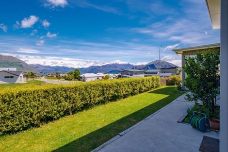 Photo of property in 10 Mcleod Avenue, Wanaka, 9305
