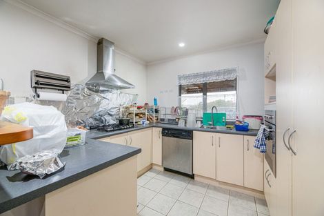 Photo of property in 74 Hetherington Road, Ranui, Auckland, 0612
