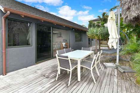 Photo of property in 15 Dorchester Place, Orewa, 0931