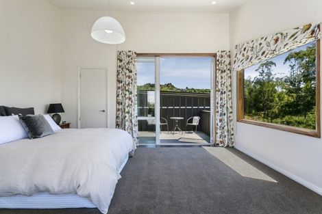 Photo of property in 7 Cameron Drive, Acacia Bay, Taupo, 3385