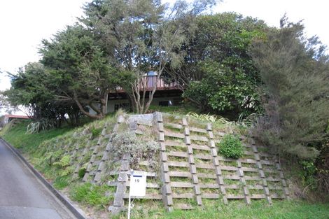 Photo of property in 19 Davis Grove, Wainuiomata, Lower Hutt, 5014