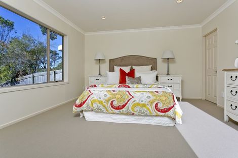 Photo of property in 2/11 Camelot Place, Glenfield, Auckland, 0629