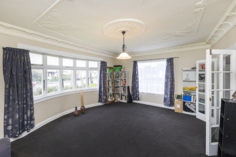 Photo of property in 4 Argyle Avenue, Takaro, Palmerston North, 4410