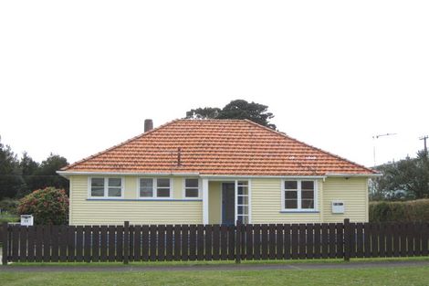 Photo of property in 66 Omata Road, Marfell, New Plymouth, 4310