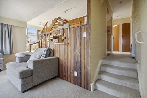 Photo of property in 114 Gloaming Hill, Titahi Bay, Porirua, 5022