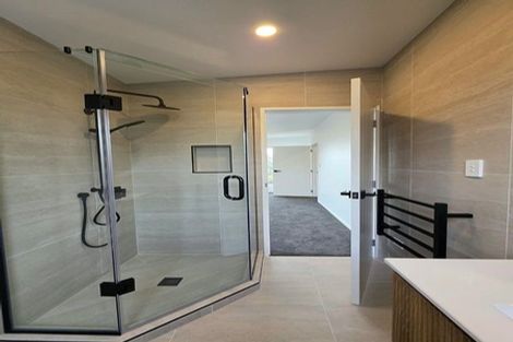 Photo of property in 18f Sunnyhill Crescent, Sunnyhills, Auckland, 2010