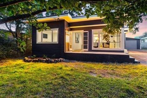 Photo of property in 11 Ranui Station Road, Ranui, Auckland, 0612