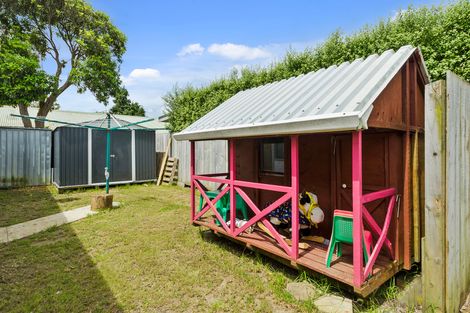 Photo of property in 2 Puriri Road, Pukekohe, 2120