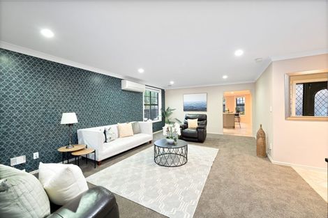 Photo of property in 30 South Kensington Way, Henderson, Auckland, 0612