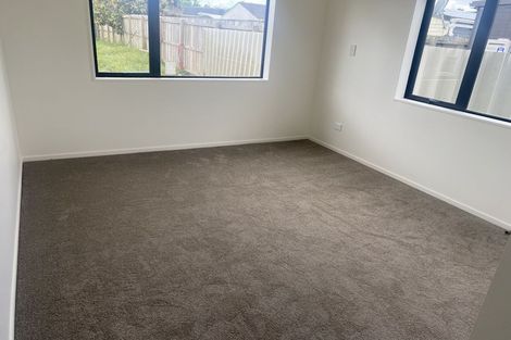 Photo of property in 24 Royal Arch Place, Rosehill, Papakura, 2113