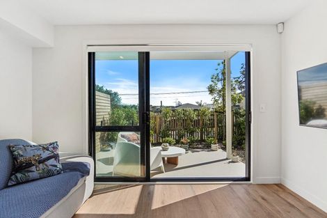 Photo of property in 9/35 Garadice Road, Rothesay Bay, Auckland, 0630