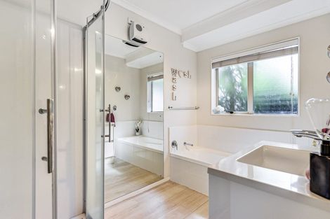 Photo of property in 4 Abergeldie Way, Cambridge, 3434