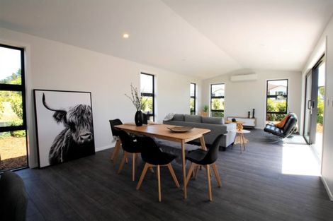 Photo of property in 53 Vinistra Road, Kumeu, 0810