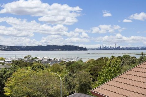 Photo of property in 33 Marina View Drive, West Harbour, Auckland, 0618