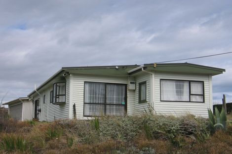 Photo of property in 28 Dewe Terrace, Foxton Beach, Foxton, 4815