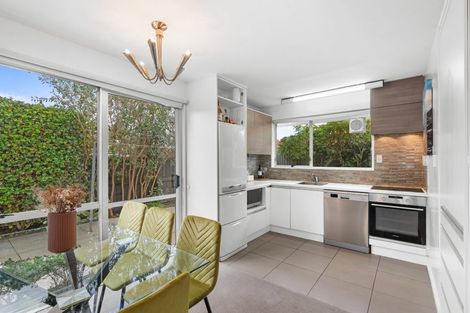 Photo of property in 35 Montclare Avenue, Avonhead, Christchurch, 8042