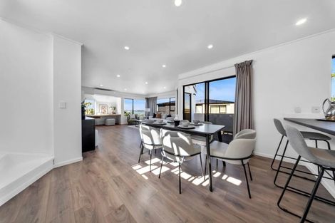 Photo of property in 17b Lynton Road, Bucklands Beach, Auckland, 2012