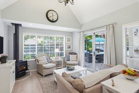 Photo of property in 5 Patterson Grove, Waikanae, 5036