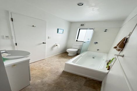 Photo of property in 17 Whitford Road, Howick, Auckland, 2014