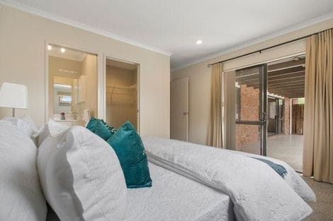 Photo of property in 8 Carisbrook Crescent, Papakura, 2110