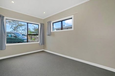 Photo of property in 19 Birdwood Road, Swanson, Auckland, 0612