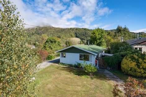 Photo of property in 136 Fairfax Street, Murchison, 7007